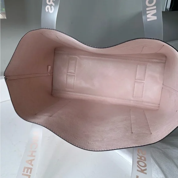 Michael Kors Blush Pink Vegan Leather Tote with Logo Printed Transparent Handles - Picture 6 of 6